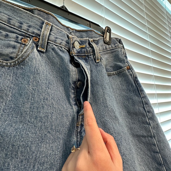 Levi’s 501 high waisted Jean Shorts - Picture 4 of 8